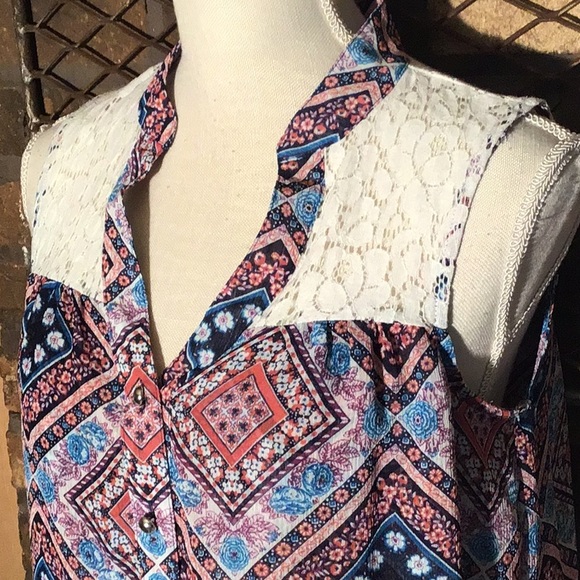 Zac & Rachel hi low sleeveless blouse geo pattern - Picture 2 of 4